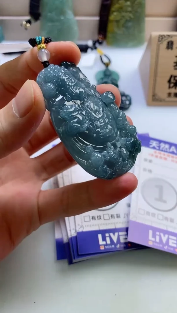 颈饰未镶嵌翡翠