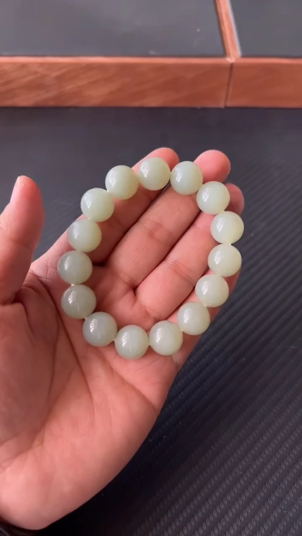 【闪购商品】和田玉手串未镶嵌且末微色差近矿卡14