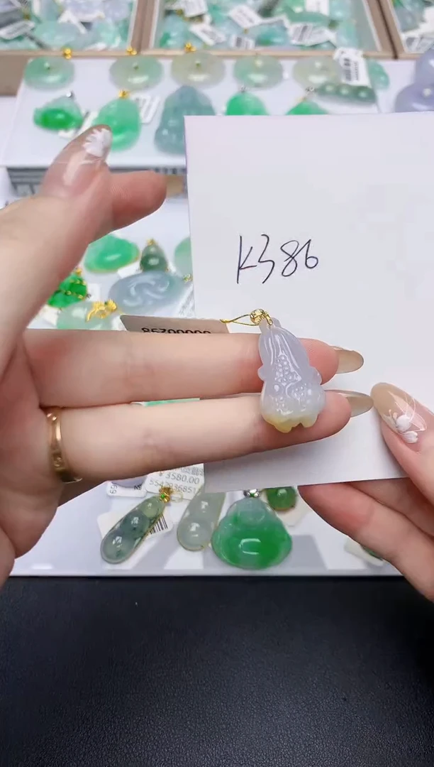 翡翠18K金镶嵌颈饰天然缅甸翡翠A货