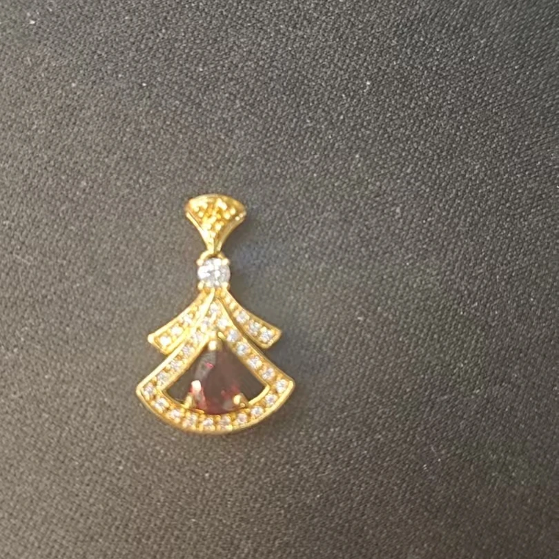 18k金镶嵌吊坠（不含链）