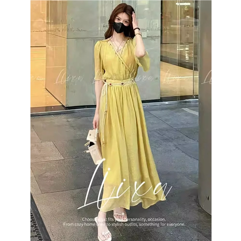 法式连衣裙女2025夏季新款洋气收腰显瘦度假风V领泡泡袖中长款裙