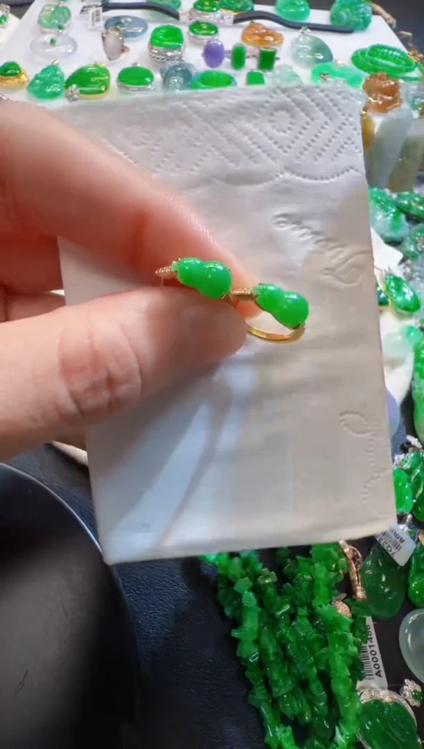 翡翠18K金镶嵌耳饰2980元