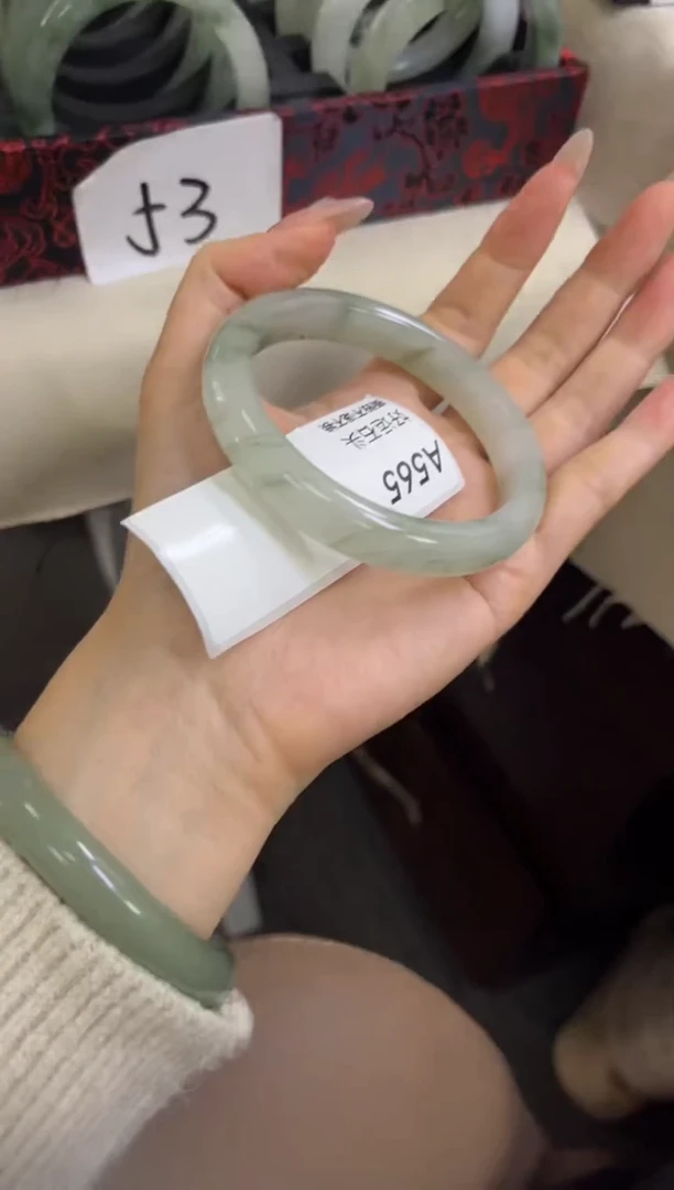 未镶嵌手镯石英质玉a565