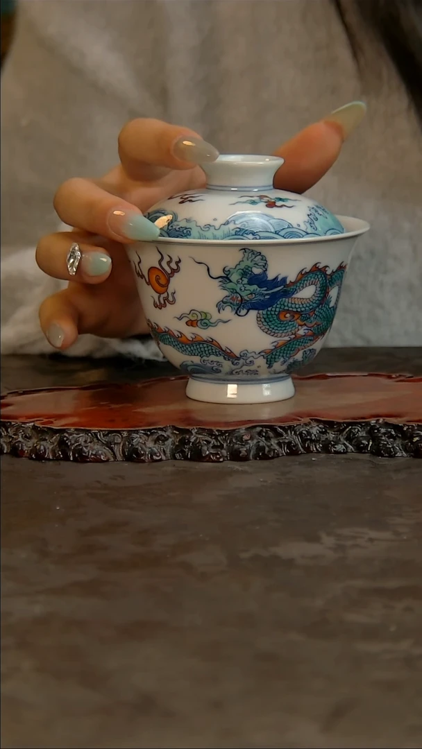 【闪购商品】青花手绘龙纹盖碗