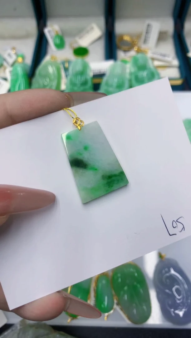 颈饰18K金镶嵌翡翠11111