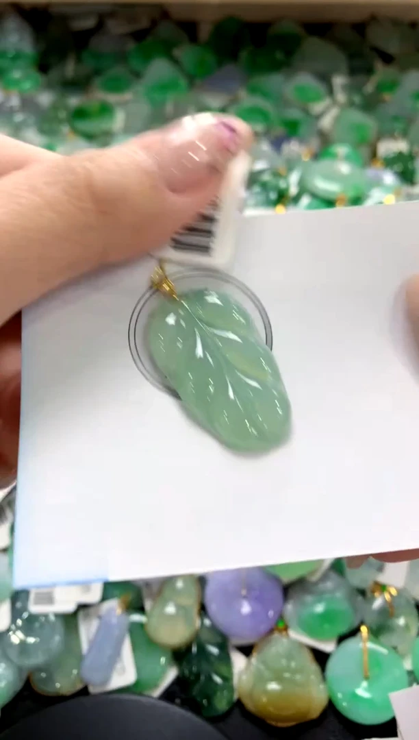 翡翠18K金镶嵌颈饰11111111111111111
