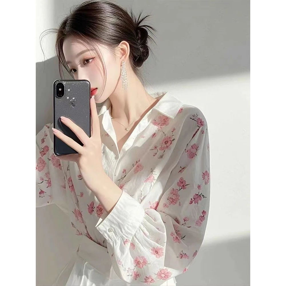 白色印花衬衫女2025早春季新款法式高级感漂亮独特超好看碎花上衣