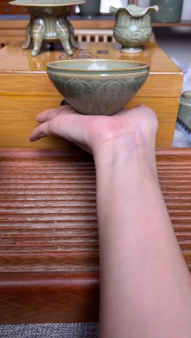 陶瓷橄榄绿禅定斗笠杯 开片