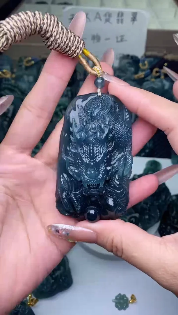 颈饰未镶嵌翡翠