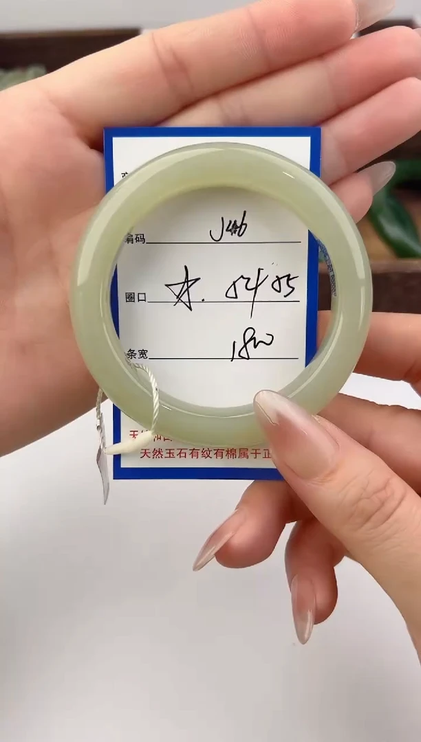 未镶嵌手镯和田玉46颜色微差无瑕疵