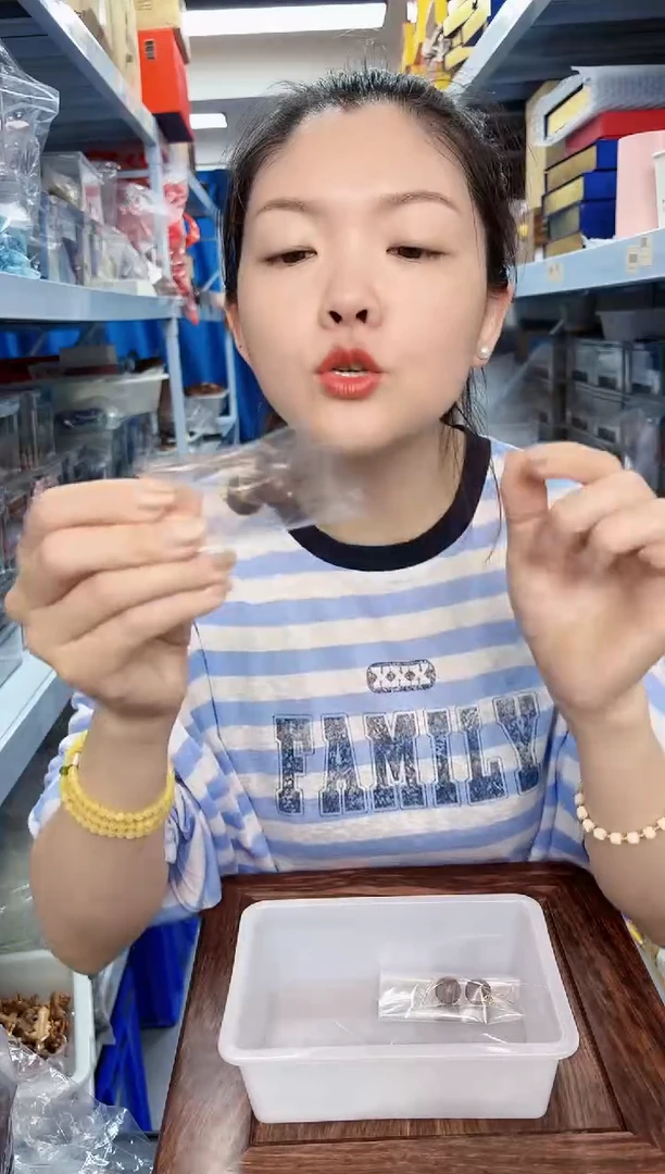 无非金属咖色瑶池耳坠一对