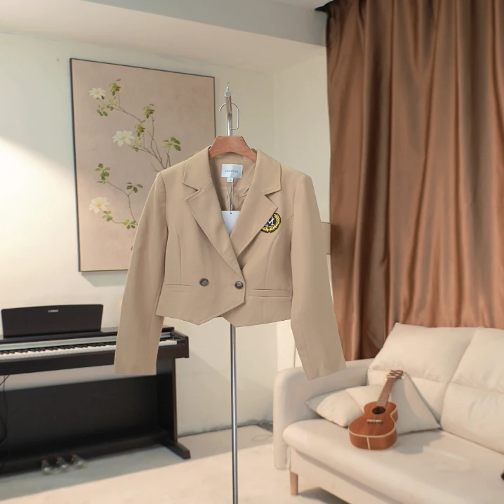 D132 刺绣贴布饰短款小西装女 38425