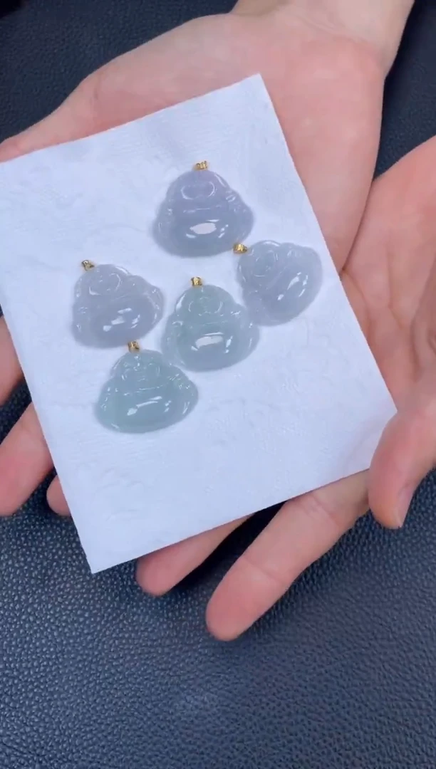 颈饰18K金镶嵌翡翠佛公多样性发一