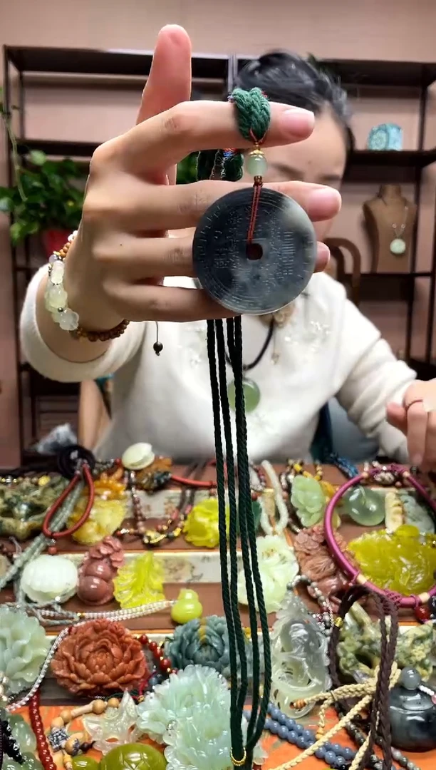 未镶嵌岫玉颈饰·7