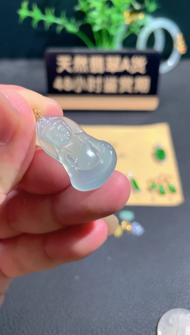 翡翠18K金镶嵌颈饰翡翠