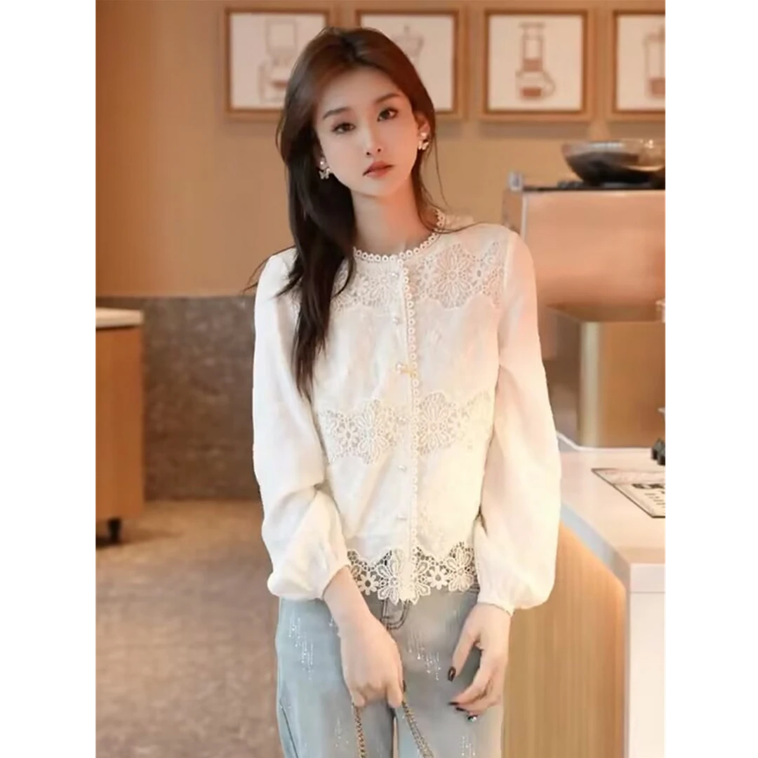 白色法式蕾丝钩花长袖衬衫女2025早春季新款气质时尚圆领甜美上衣