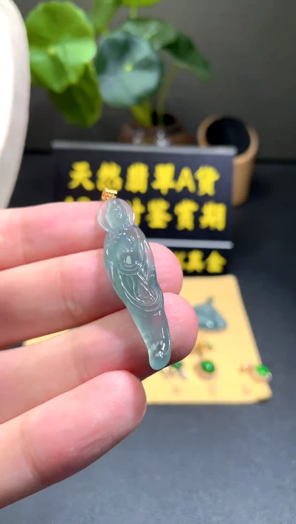 颈饰18K金镶嵌翡翠  翡翠A货