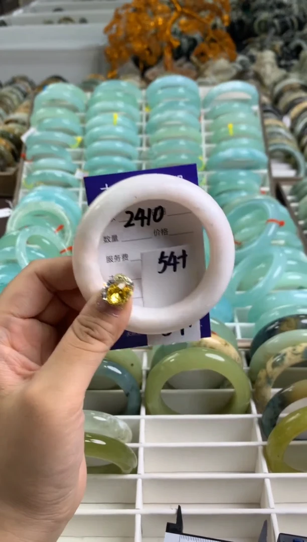 【闪购商品】蛇纹石玉手镯未镶嵌2410