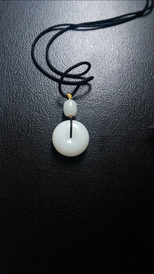 颈饰未镶嵌和田玉平安扣