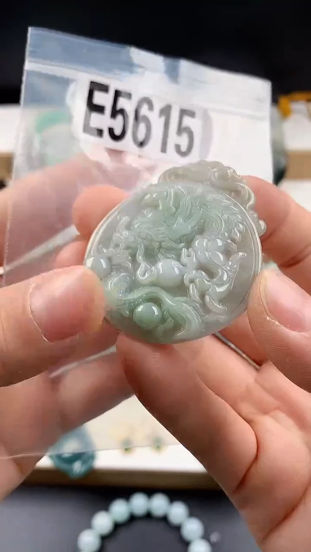 颈饰未镶嵌翡翠天然翡翠吊坠挂件