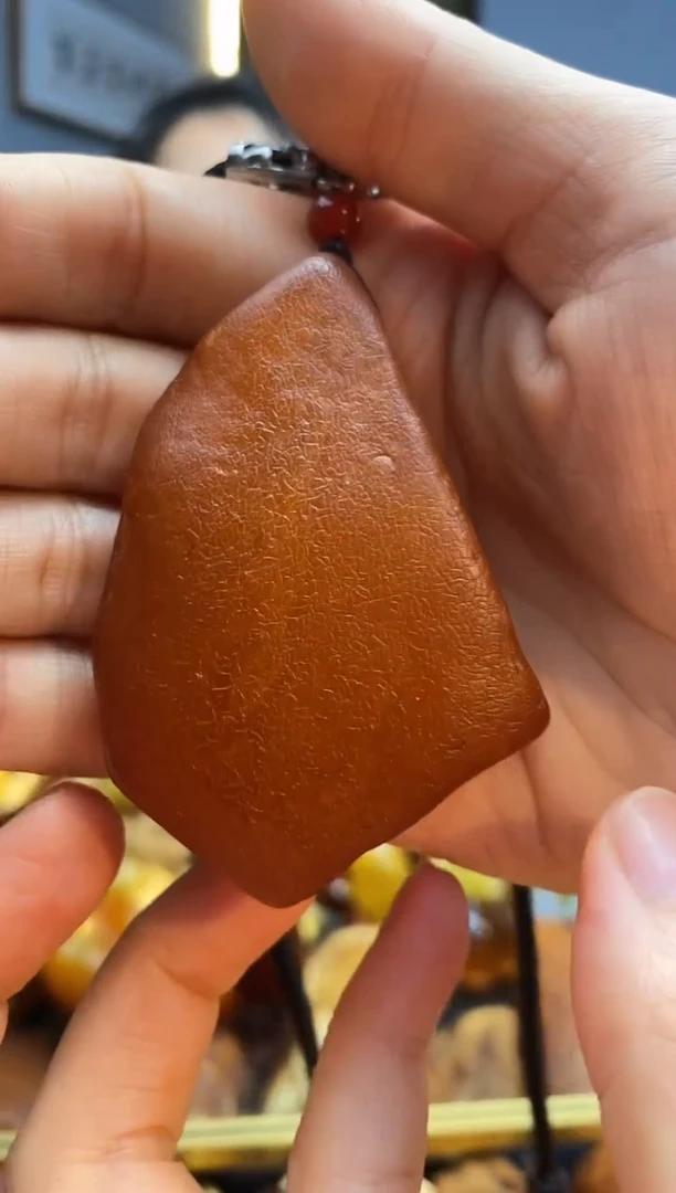 未镶嵌颈饰琥珀吊坠