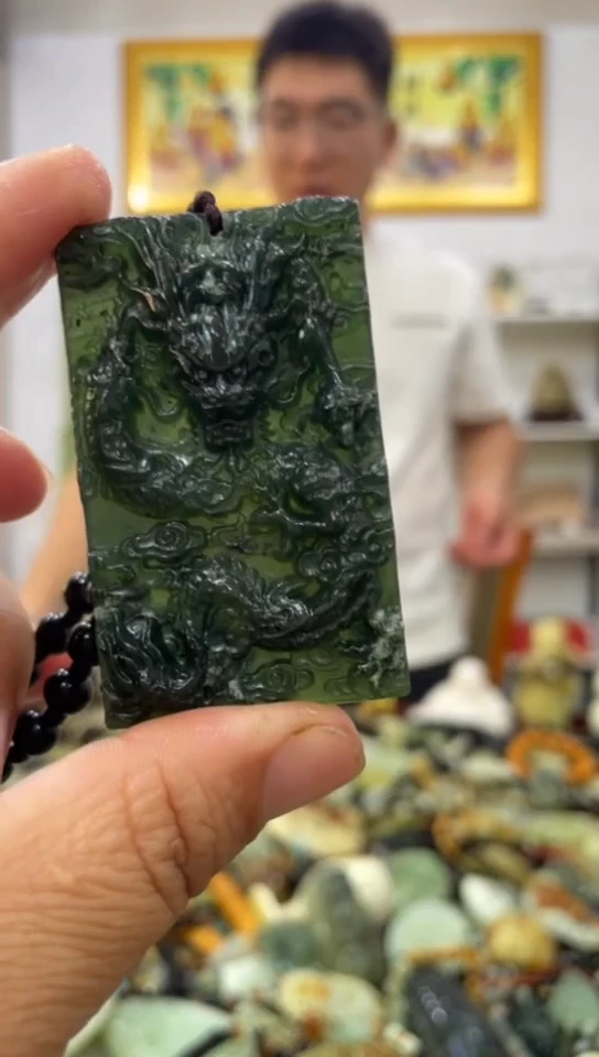 未镶嵌岫玉吊坠
