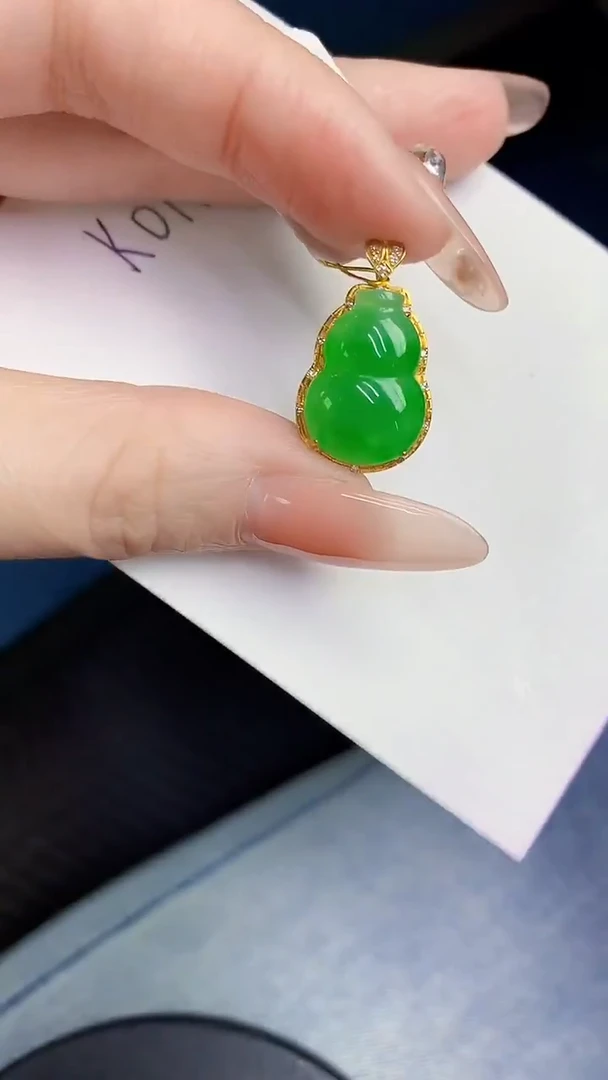 颈饰18K金镶嵌翡翠缅甸天然翡翠A货
