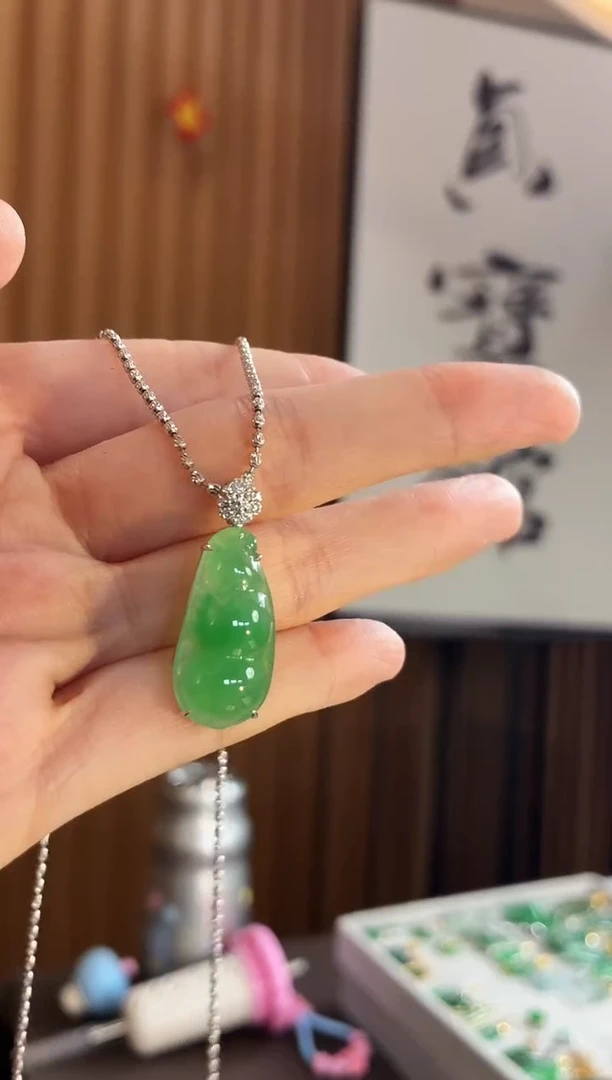 吊坠(不含链)18K金镶嵌翡翠吊坠