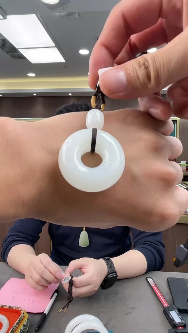 吊坠(不含链)未镶嵌和田玉一个