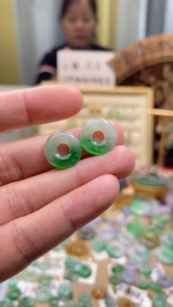 颈饰未镶嵌翡翠甜甜圈一对