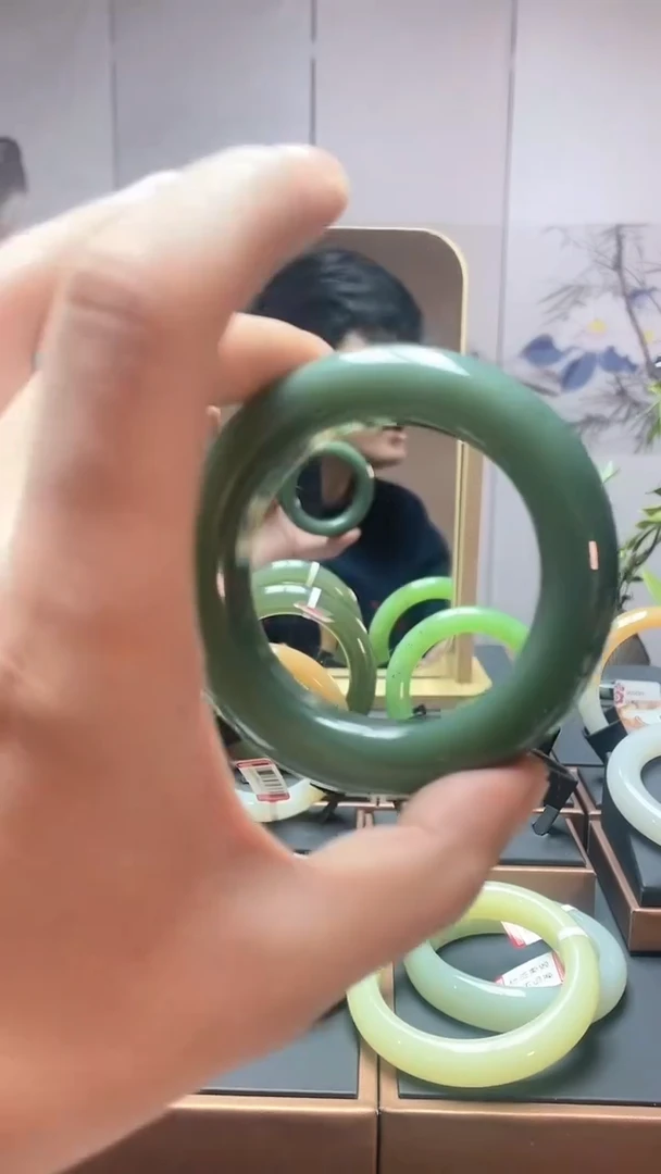 【闪购商品】和田玉手镯未镶嵌55碧玉粉青