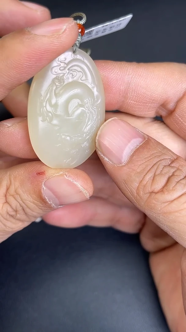 颈饰未镶嵌和田玉且末带糖龙纹牌