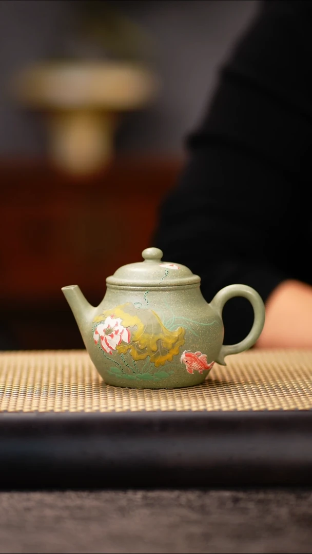 FKM89豆青泥荷间鱼趣