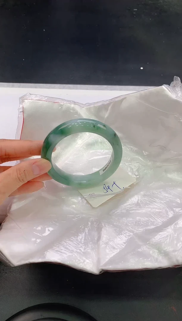 翡翠手镯未镶嵌125