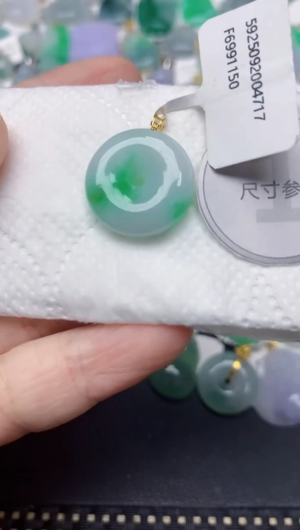 颈饰18K金镶嵌翡翠天然缅甸A货翡翠1