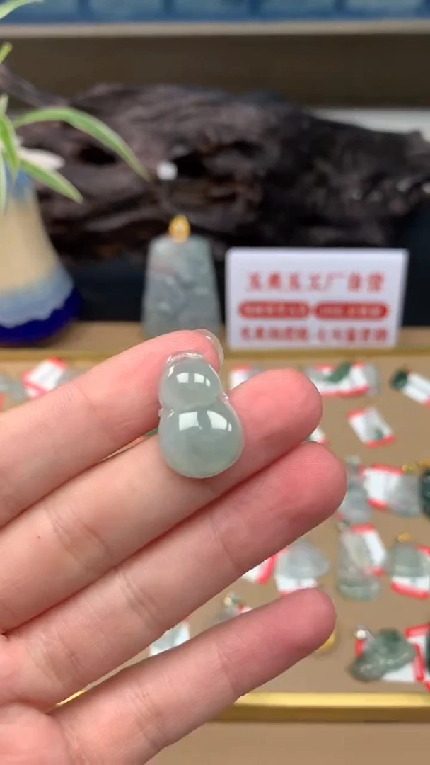 【闪购商品】翡翠颈饰未镶嵌葫芦