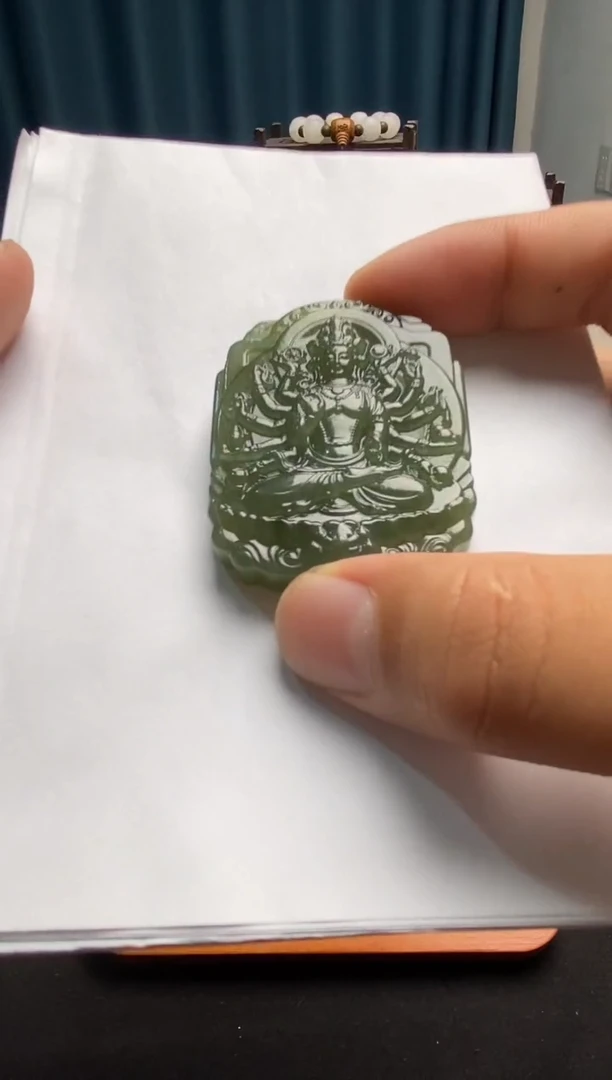 颈饰未镶嵌和田玉千手观音牌