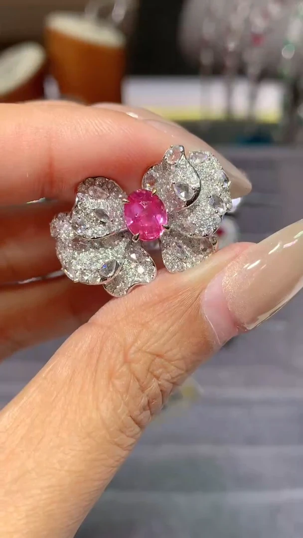 戒指彩色蓝宝石18K金镶嵌1.6CT