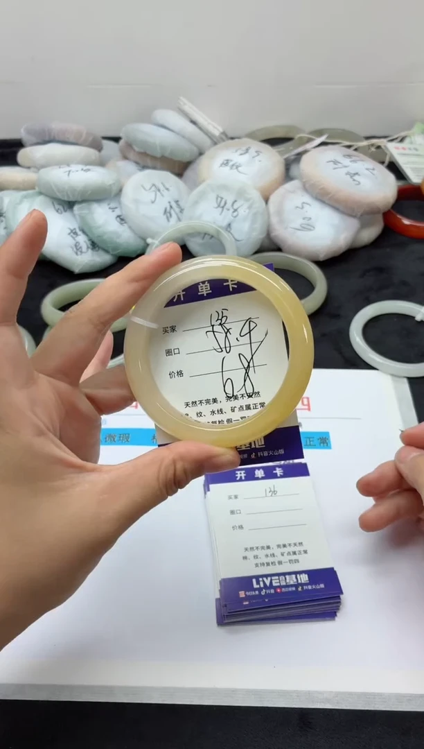 未镶嵌手镯石英质玉135