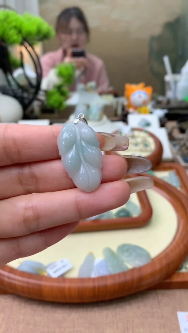 【闪购商品】翡翠颈饰未镶嵌 天然A货翡翠挂件