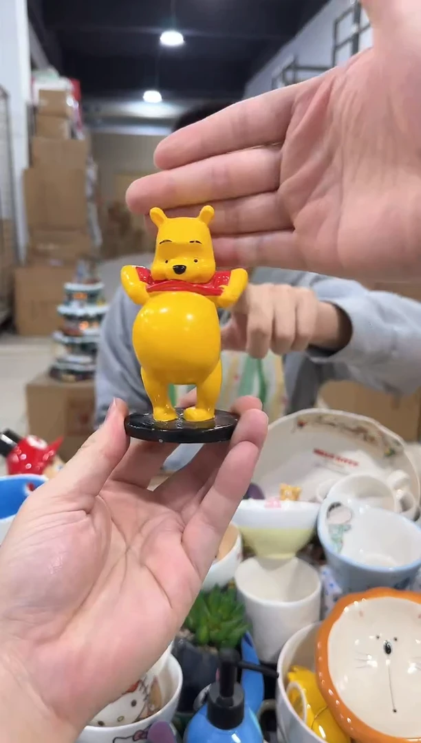瓷片大肚子维尼小摆件
