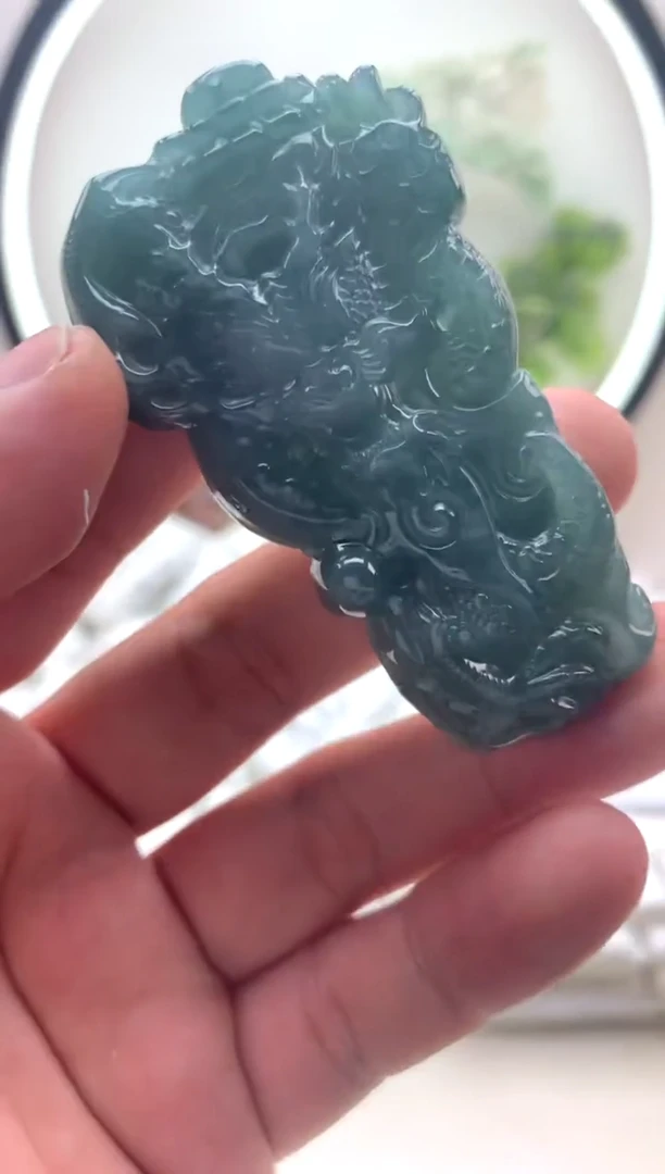 颈饰未镶嵌翡翠龙牌