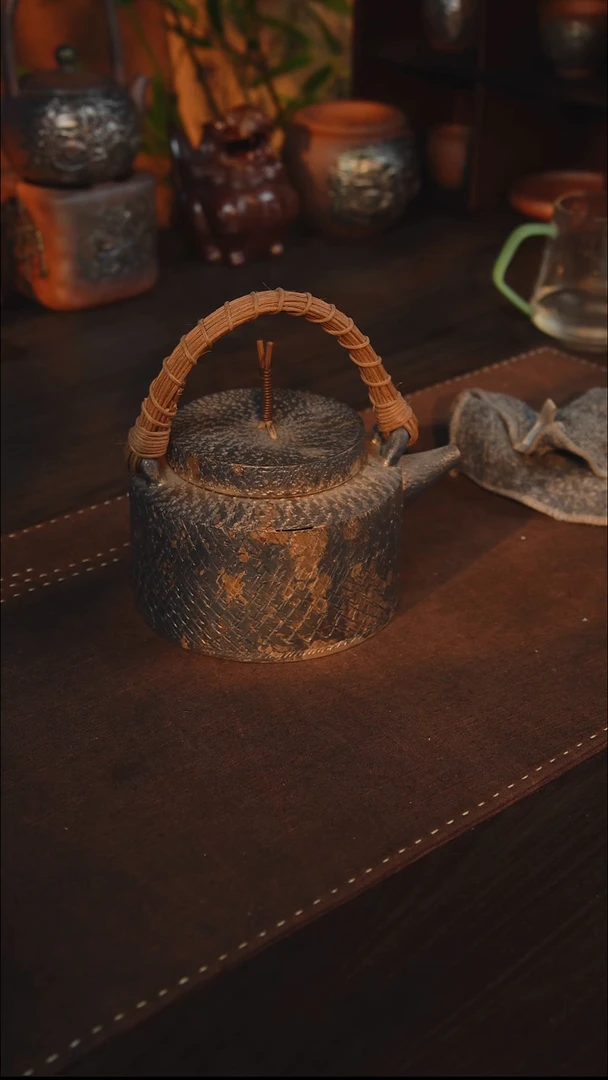 陶陶胎鎏银提梁壶