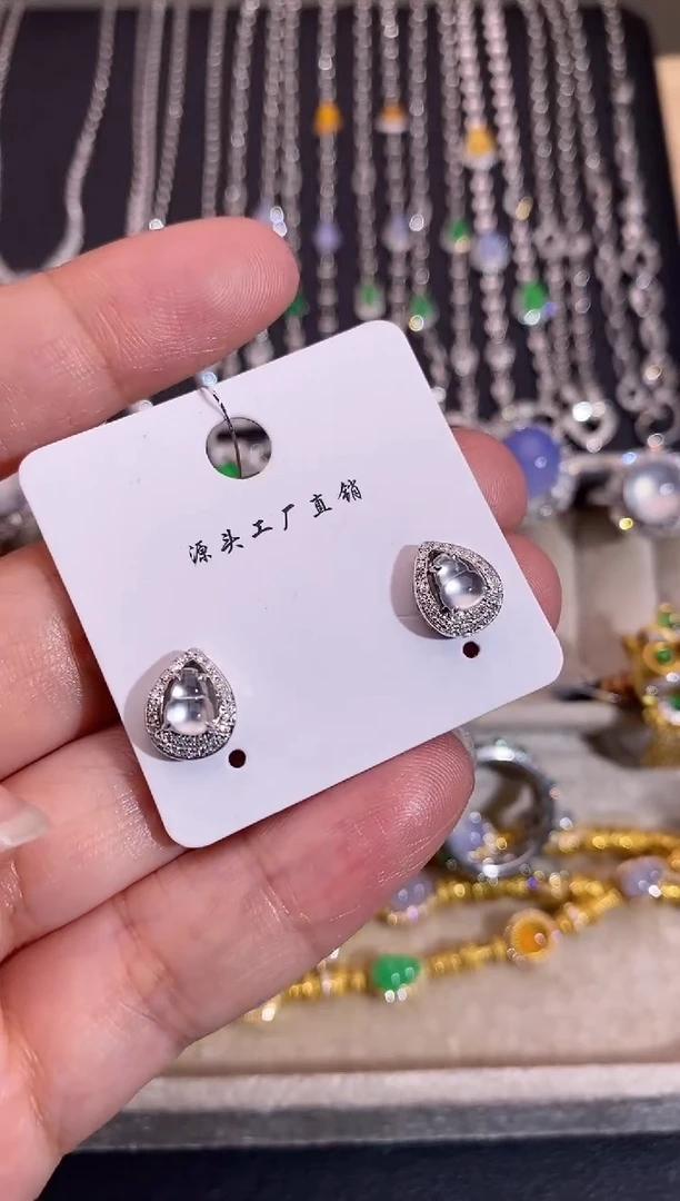 18K金镶嵌翡翠耳饰耳饰