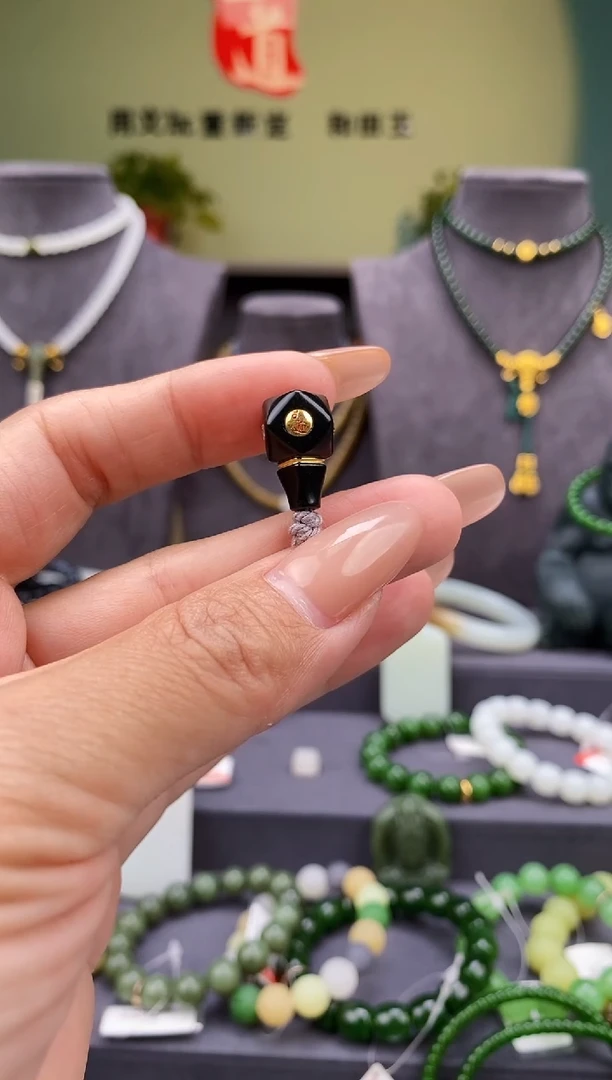 和田玉未镶嵌挂件10mm黑青八棱三通