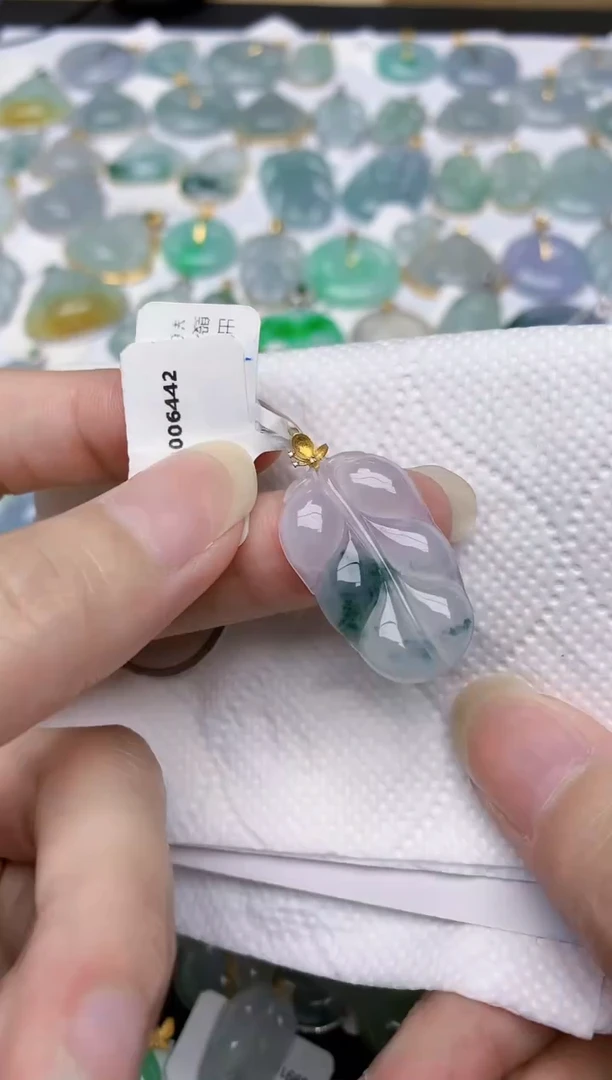 翡翠18K金镶嵌颈饰天然A货翡翠