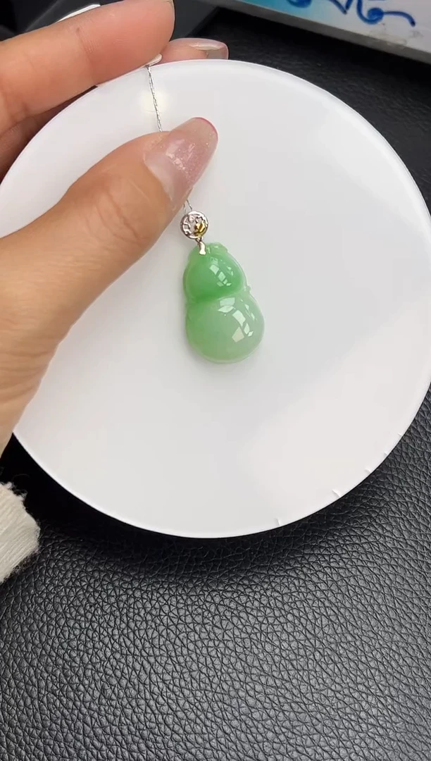 【闪购商品】翡翠颈饰18K金镶嵌K505-163 葫芦