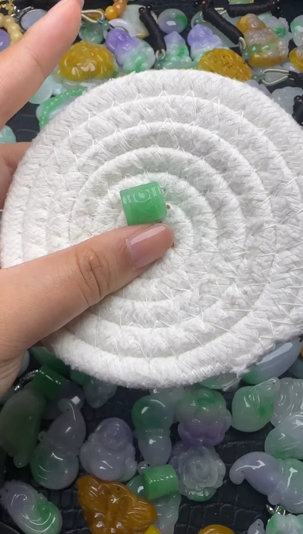 颈饰未镶嵌翡翠缅甸翡翠吊坠