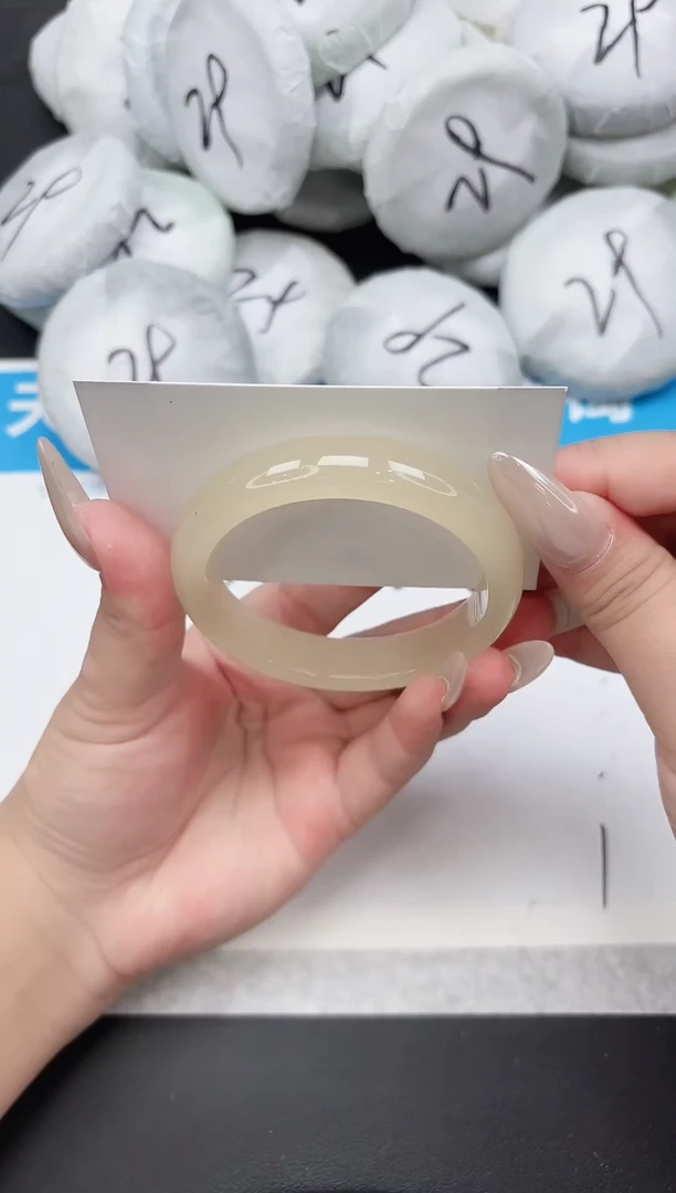 未镶嵌手镯石英质玉34-54.6