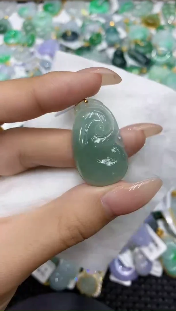 颈饰18K金镶嵌翡翠111111111111